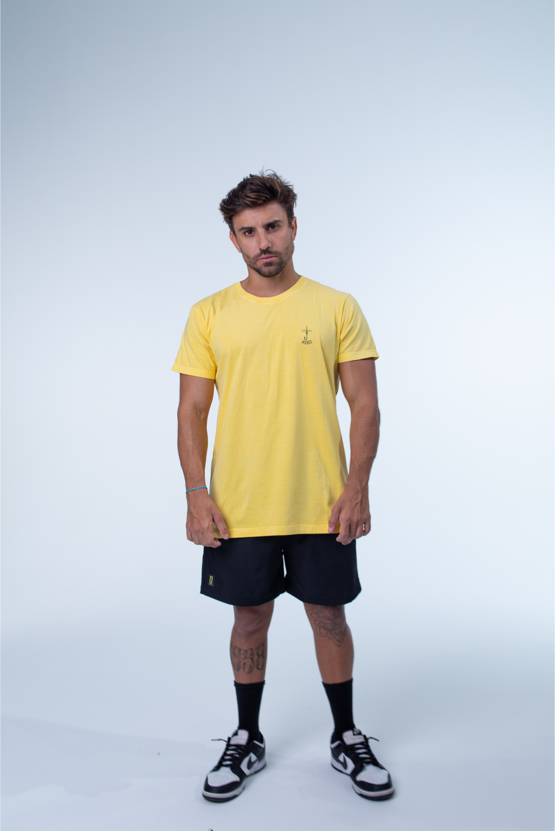 CAMISETAS MASCULINAS BONES COLLECTION AMARELO ESCURO ANZOL