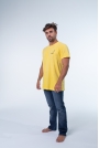CAMISETAS MASCULINAS BONES COLLECTION AMARELO ESCURO GARRAFA