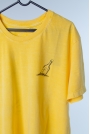 CAMISETAS MASCULINAS BONES COLLECTION AMARELO ESCURO GARRAFA