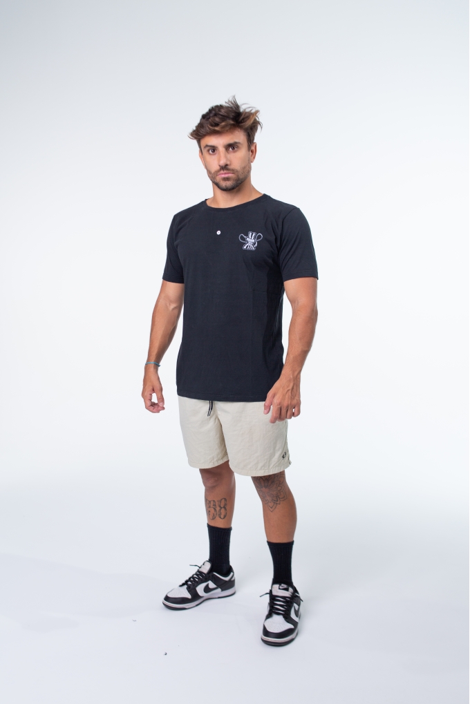 CAMISETAS MASCULINAS BONES COLLECTION PRETO LEASH