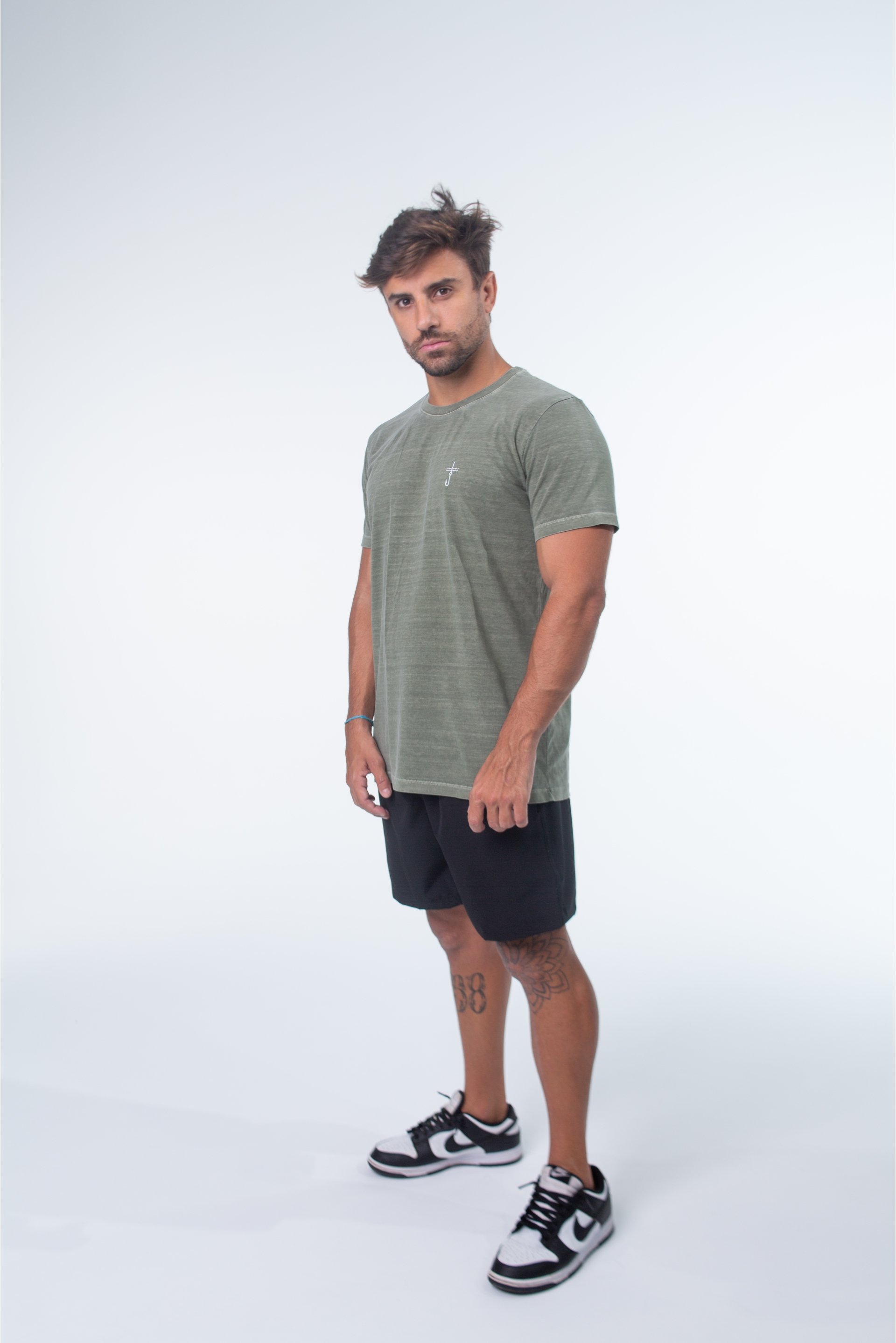 CAMISETAS MASCULINAS CLASSIC TEES VERDE MILITAR